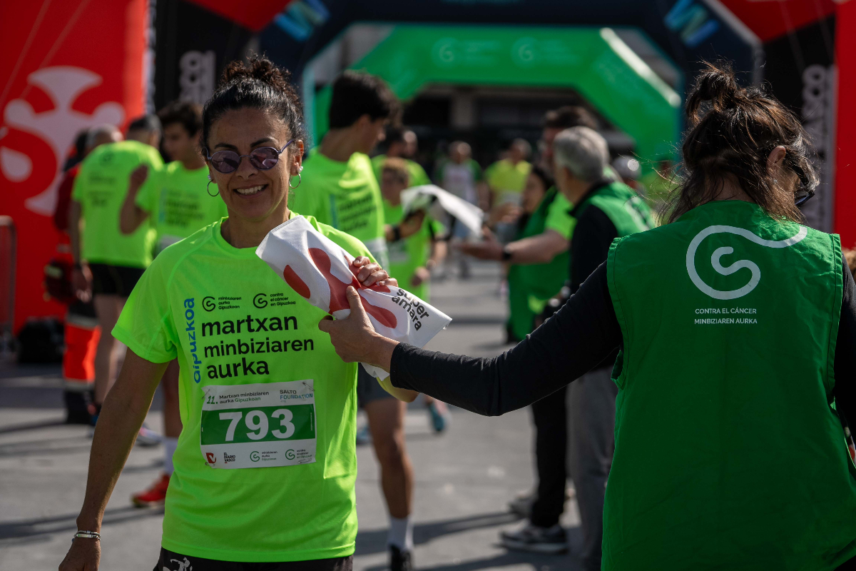 Éxito de participación en la Carrera y Marcha contra el Cáncer celebrada ayer en Donostia, super amara